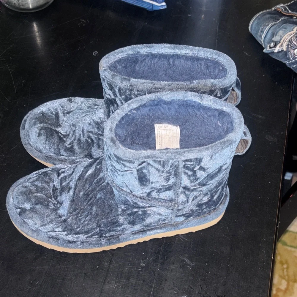 UGG Kids Crushed Blue Plush Velvet Cozy Winter Mini Boots Size 4
